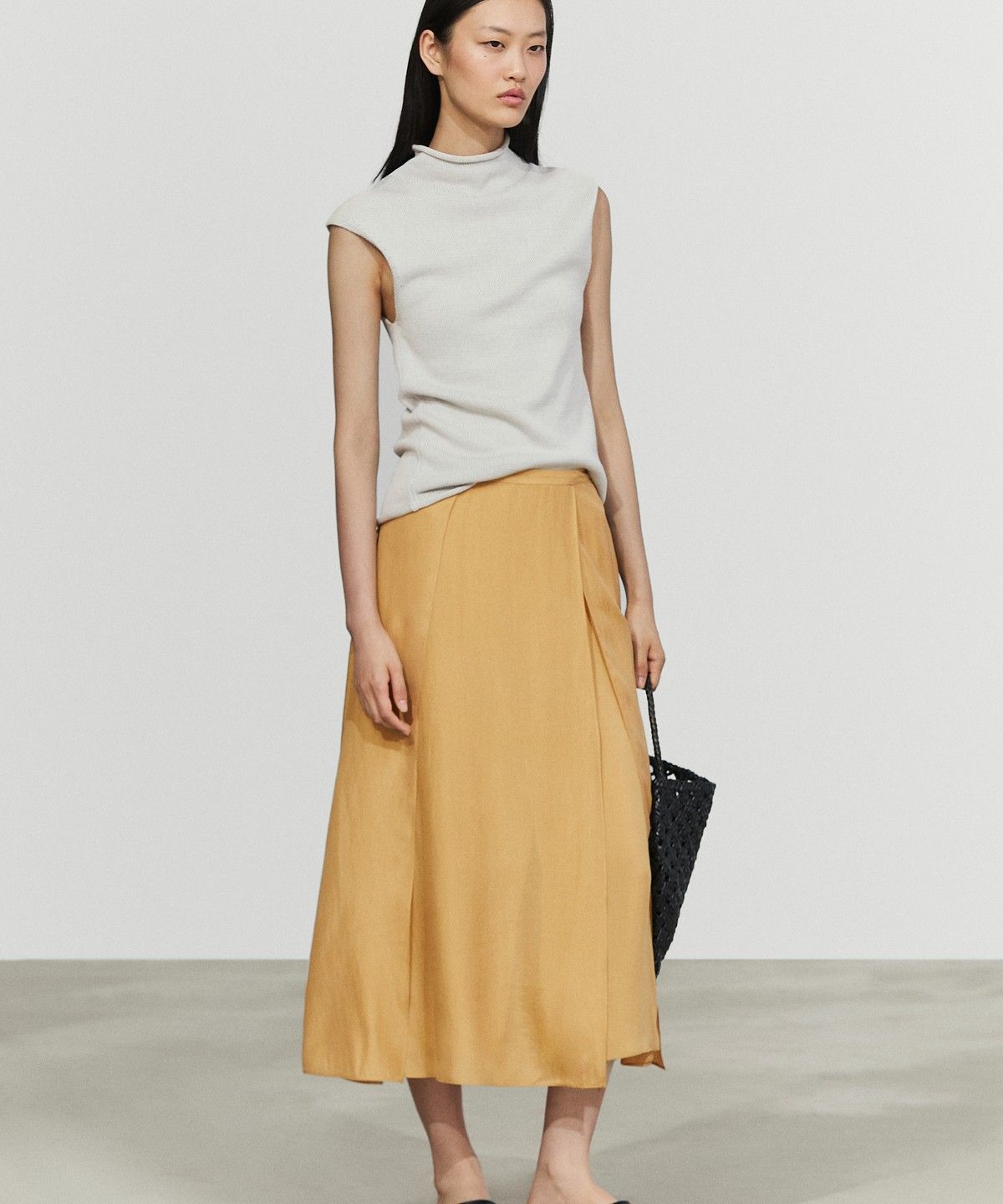 마시모두띠(MASSIMO DUTTI) 100% 실크 플루이드 미디 스커트