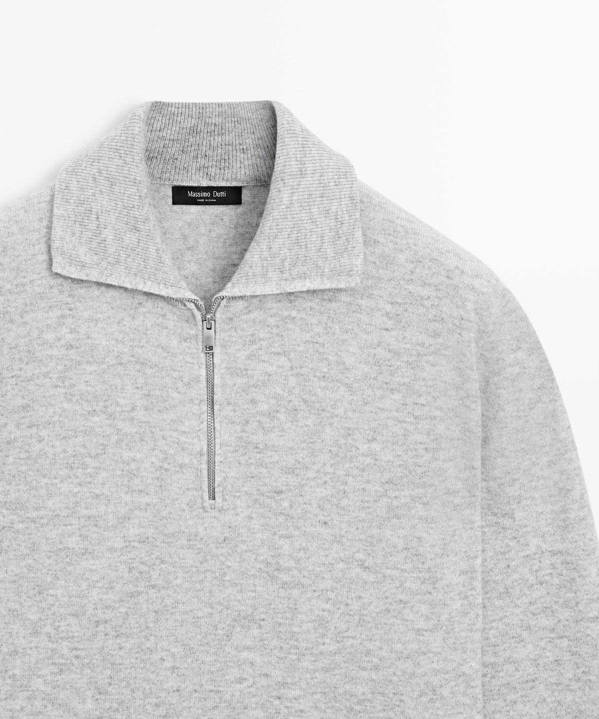마시모두띠(MASSIMO DUTTI) 지퍼 디테일 모크넥 니트 스웨터