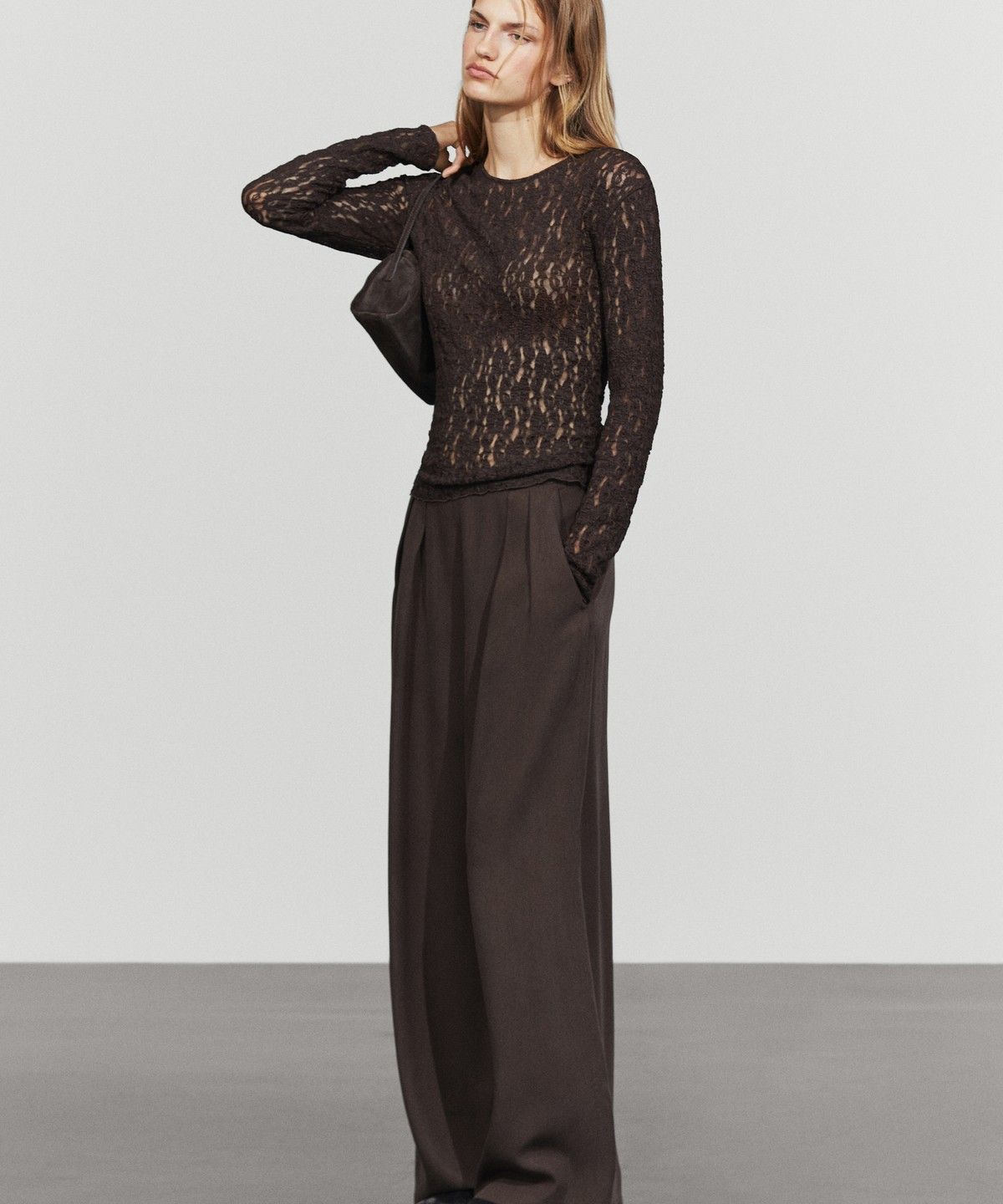 마시모두띠(MASSIMO DUTTI) 레이스 디테일 긴소매 티셔츠