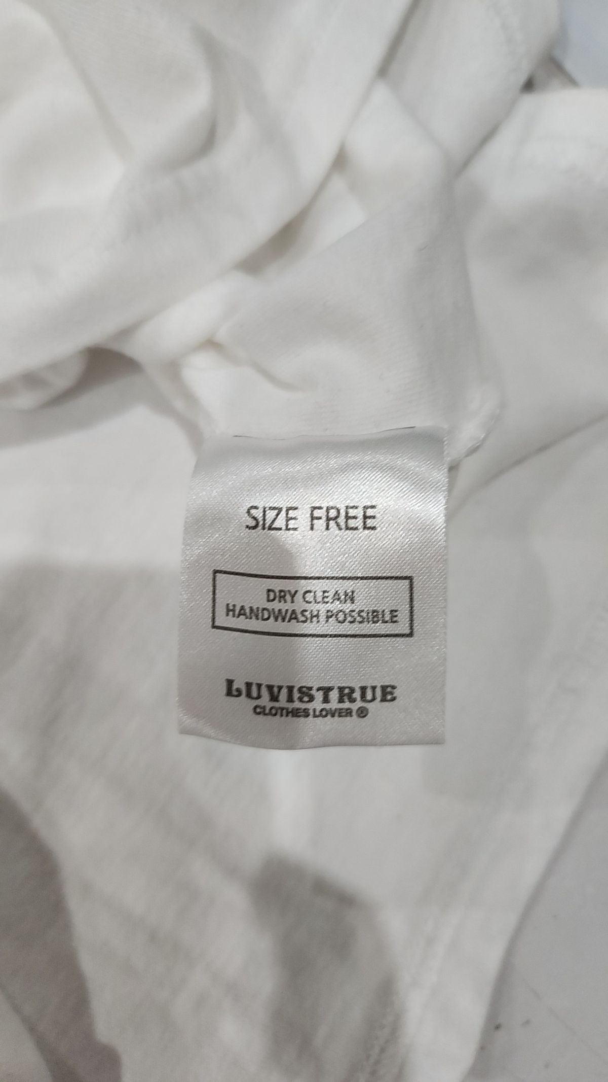 러브이즈트루(LUVISTRUE) 반소매 티셔츠 FREE