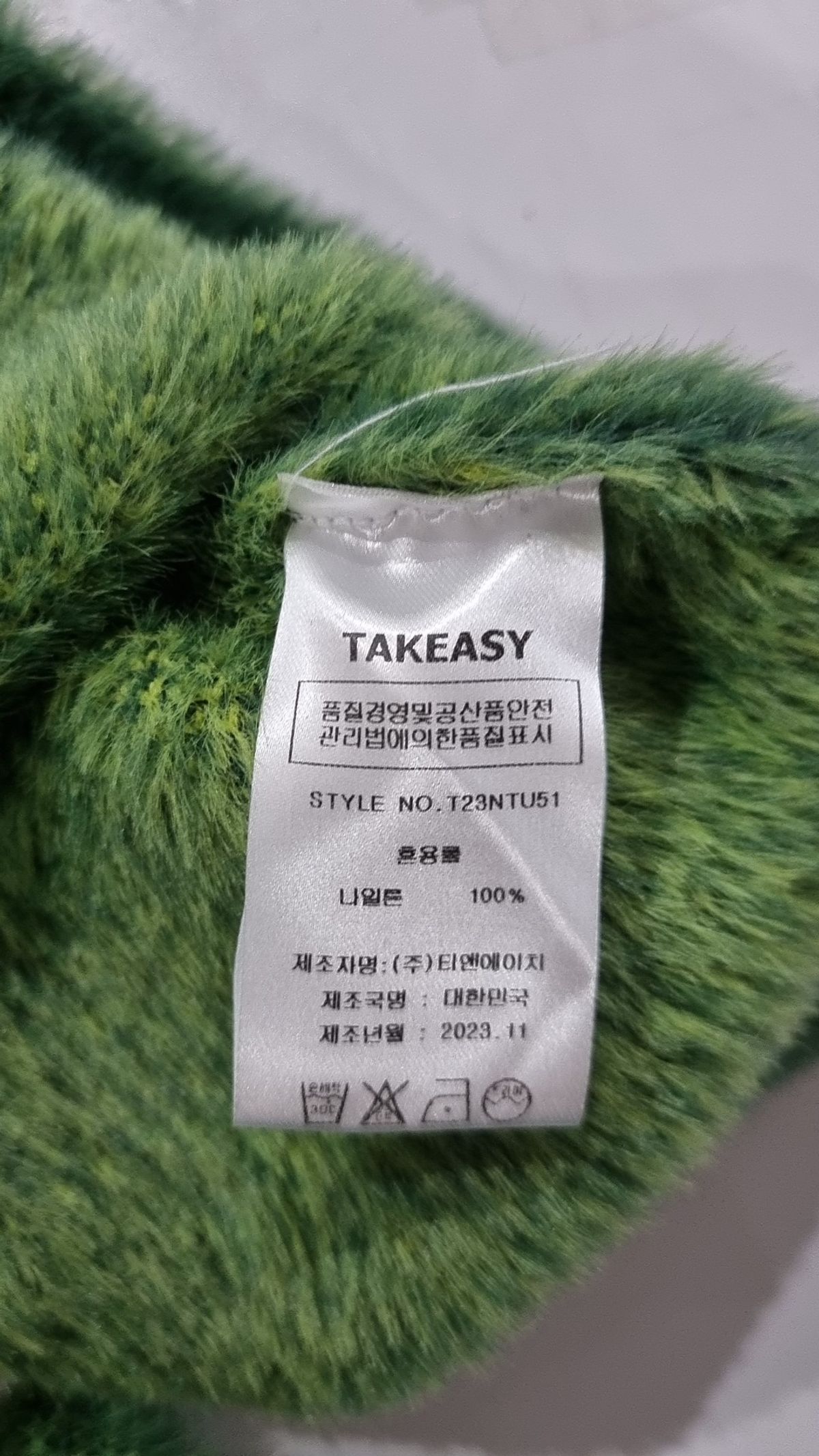 테이크이지(TAKEASY) 헤어리 투톤 크롭 니트 - 5 COLOR S