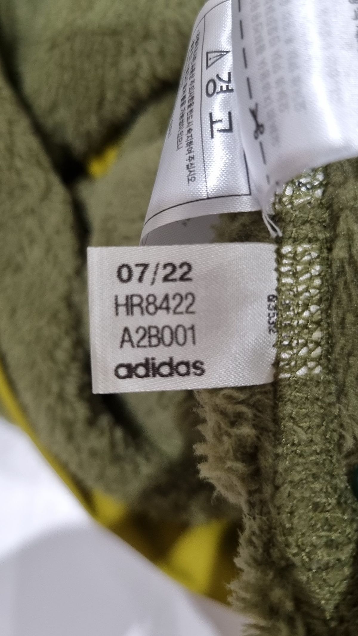아디다스(ADIDAS) 리버서블 쉐르파 패디드 재킷 - 카키 / HR8422 M