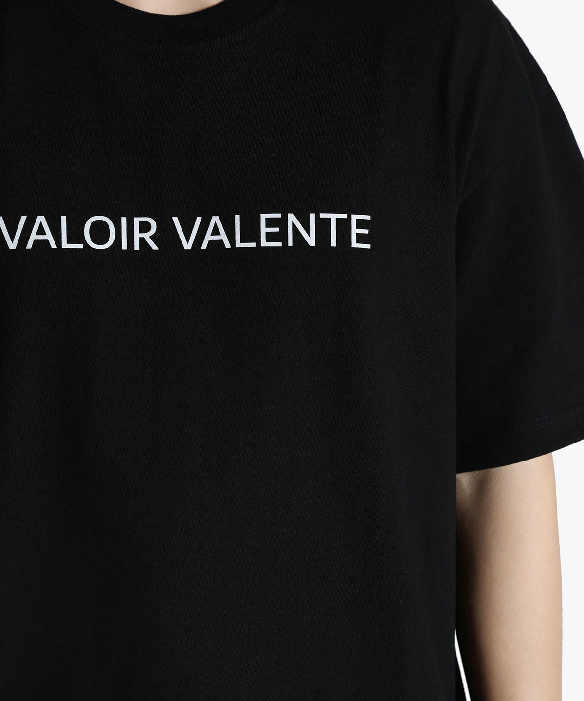 발루아발렌테(VALOIR VALENTE) 절개 반팔 크루넥 블랙