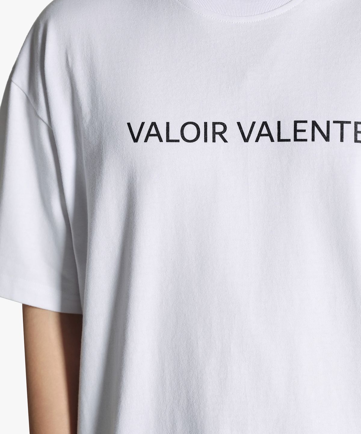 발루아발렌테(VALOIR VALENTE) 절개 반팔 크루넥 화이트