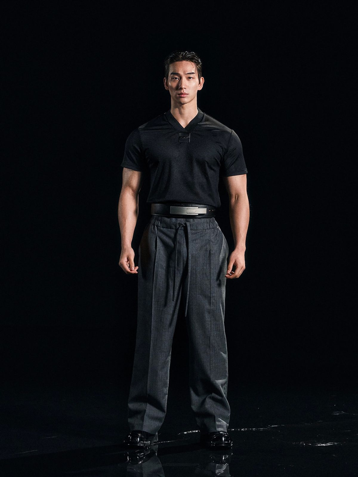 아웃오브(OUTOF) Black Mesh V Neck T Shirt