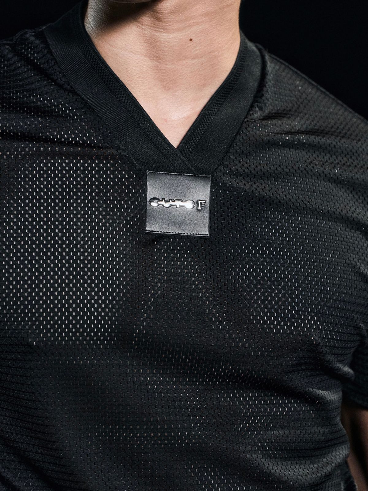 아웃오브(OUTOF) Black Mesh V Neck T Shirt