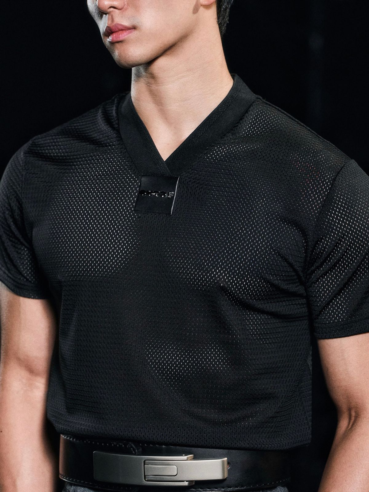 아웃오브(OUTOF) Black Mesh V Neck T Shirt