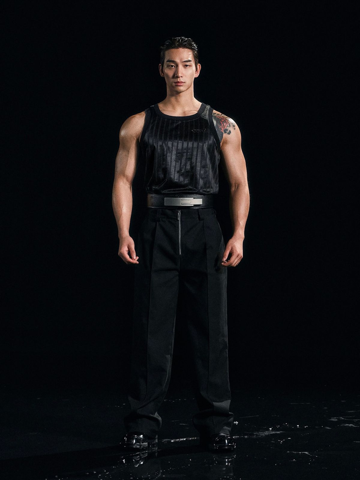 아웃오브(OUTOF) Glossy Stripe Sleeveless [Black]