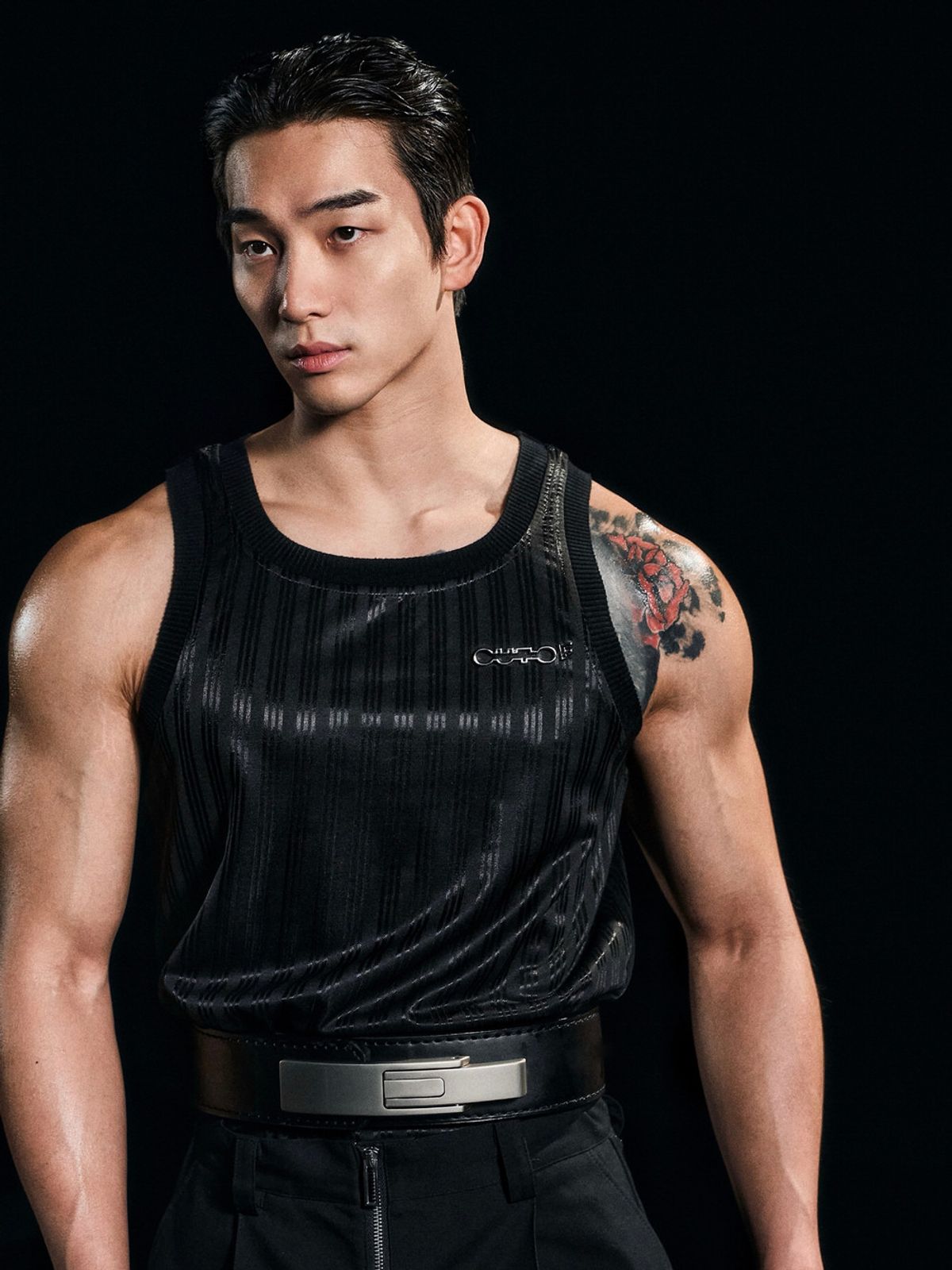 아웃오브(OUTOF) Glossy Stripe Sleeveless [Black]