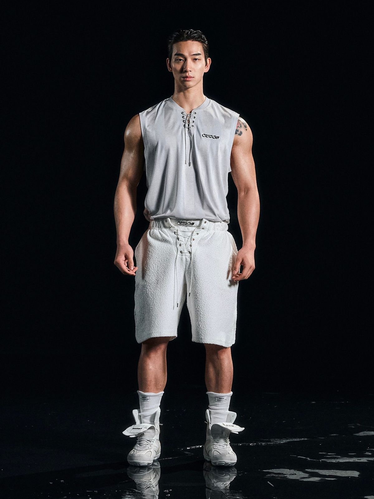 아웃오브(OUTOF) Lace-up Glossy Stripe Sleeveless [Gray]