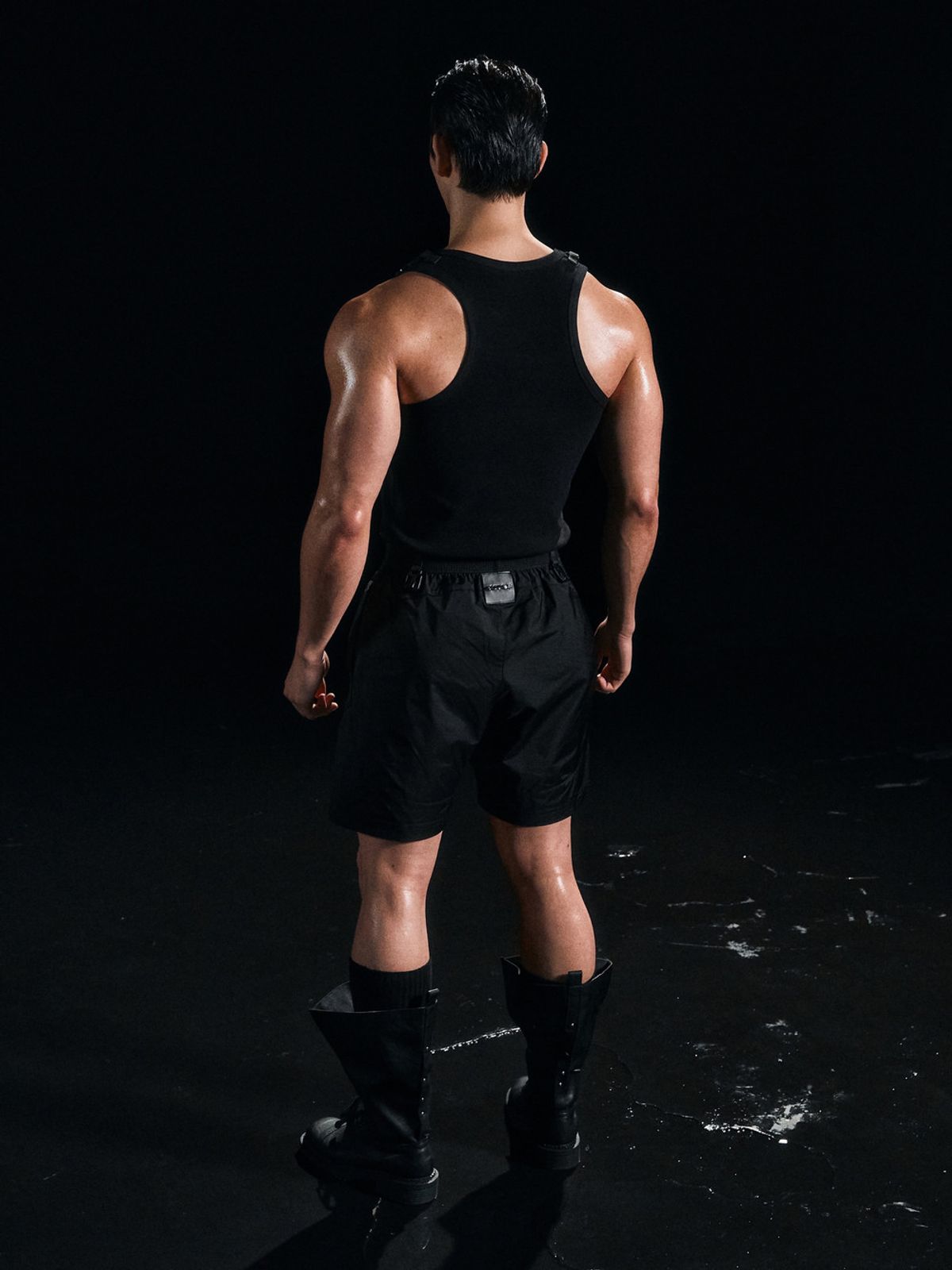 아웃오브(OUTOF) Black Buckle Short Pants