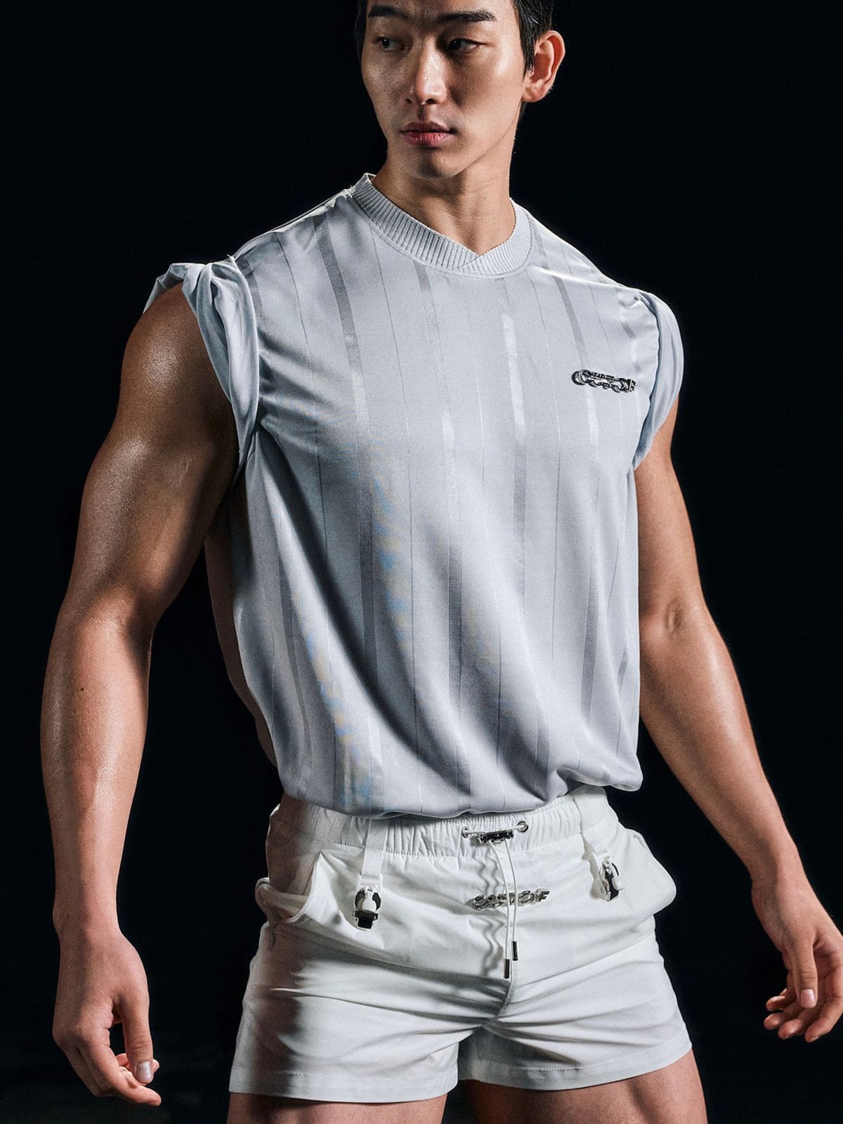 아웃오브(OUTOF) Gray Cuffed Sleeves Glossy Stripe Sleeveless