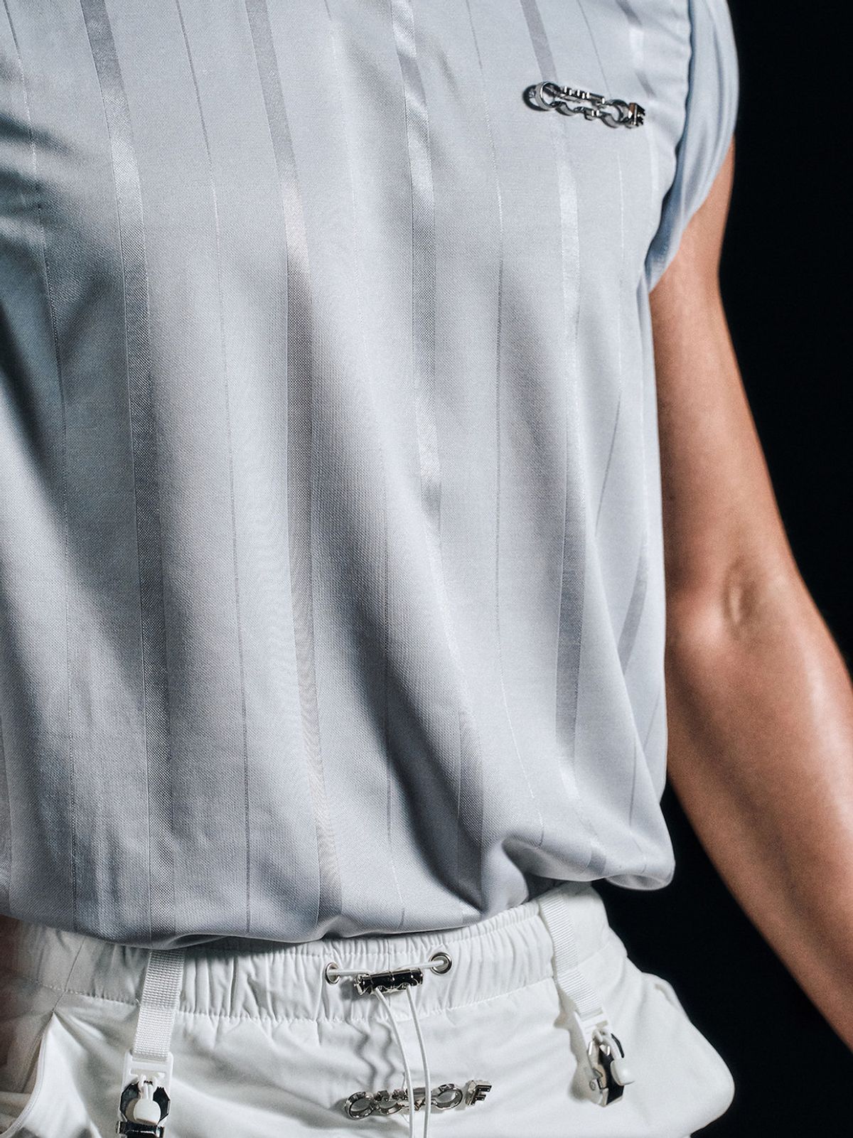 아웃오브(OUTOF) Gray Cuffed Sleeves Glossy Stripe Sleeveless