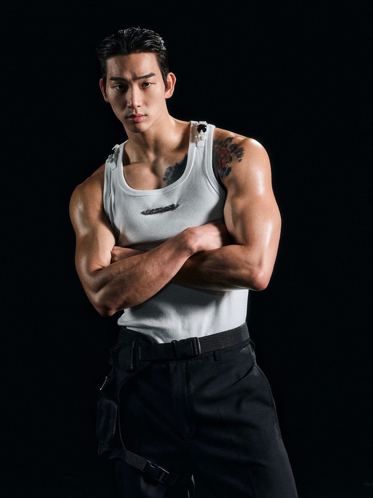 아웃오브(OUTOF) Metal Logo Shoulder Buckle Sleeveless