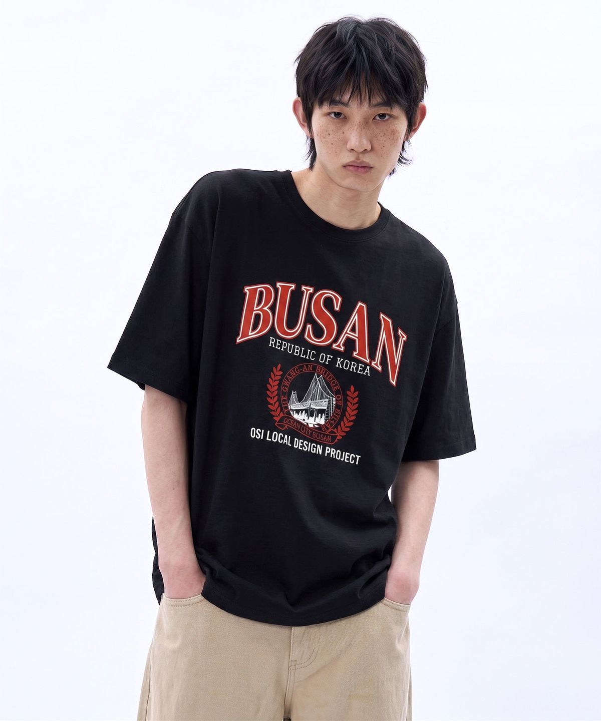 오에스아이(OSI) 오버핏 반소매 티셔츠 광안브릿지 블랙오렌지