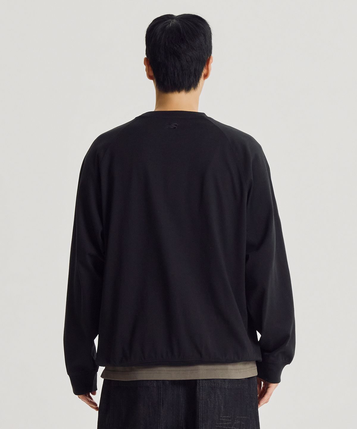 뉴발란스(NEW BALANCE) NBNCG31803 / UNI 에센셜 헤리티지 경량 라운드 맨투맨 (BLACK)