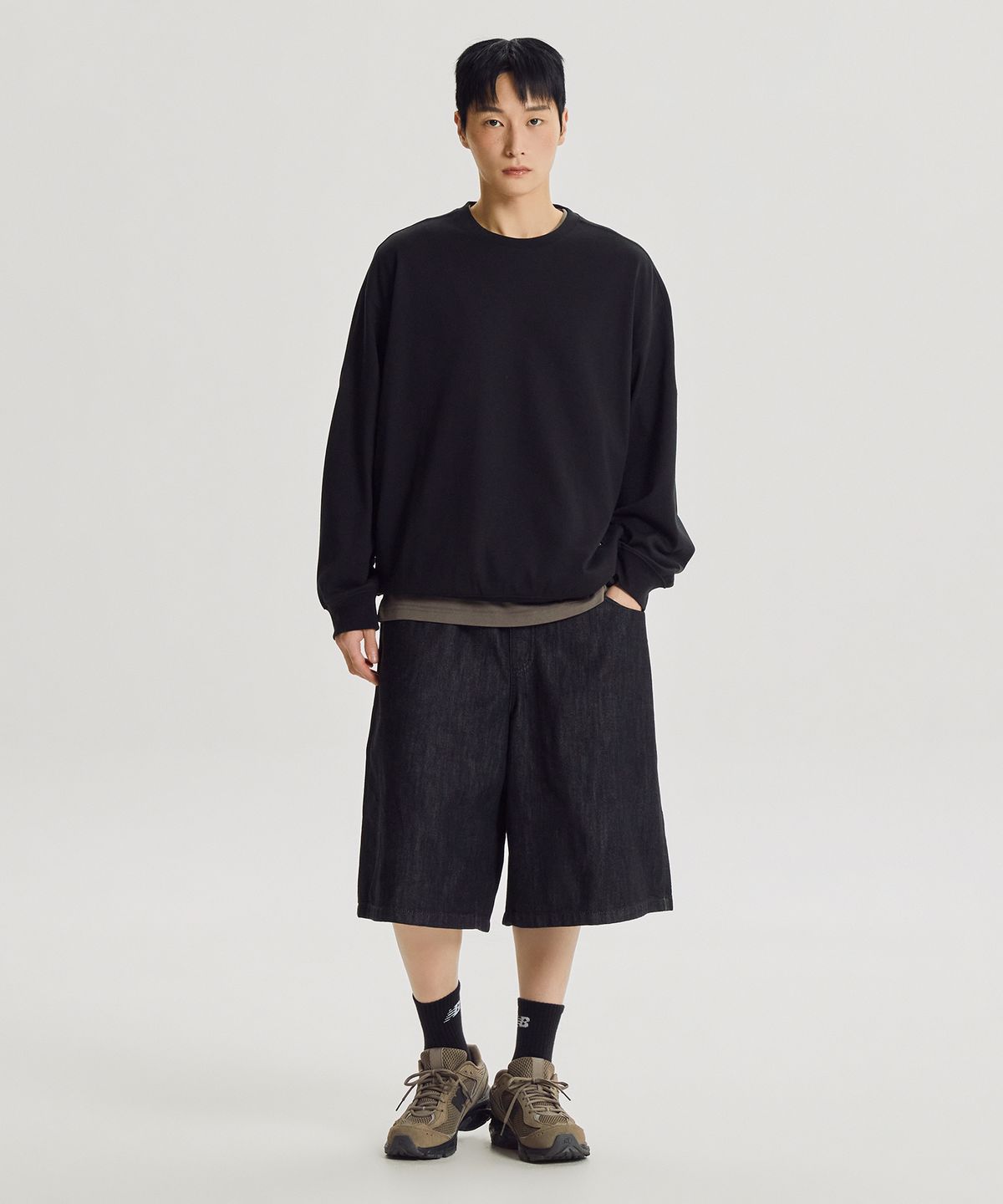 뉴발란스(NEW BALANCE) NBNCG31803 / UNI 에센셜 헤리티지 경량 라운드 맨투맨 (BLACK)