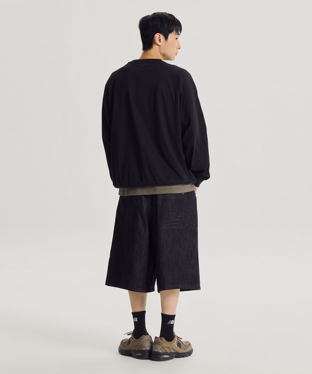 뉴발란스(NEW BALANCE) NBNCG31803 / UNI 에센셜 헤리티지 경량 라운드 맨투맨 (BLACK)
