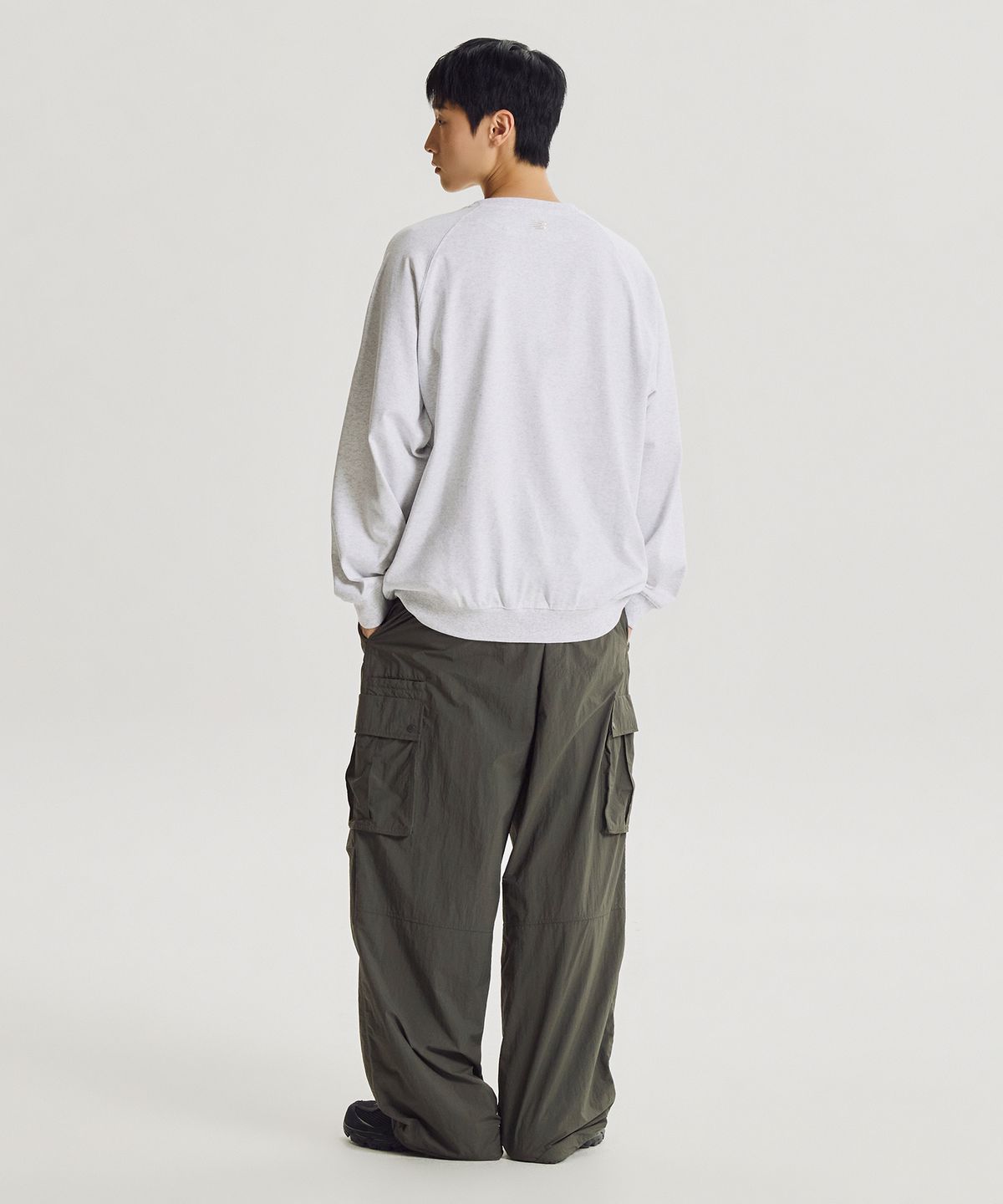 뉴발란스(NEW BALANCE) NBNCG31803 / UNI 에센셜 헤리티지 경량 라운드 맨투맨 (A/GRAY)