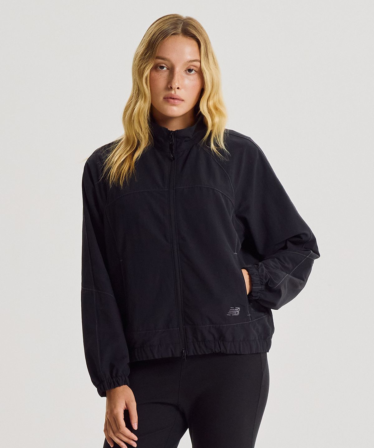뉴발란스(NEW BALANCE) NBNAG3W812 / WONEN 에센셜 웜업 자켓 (BLACK)