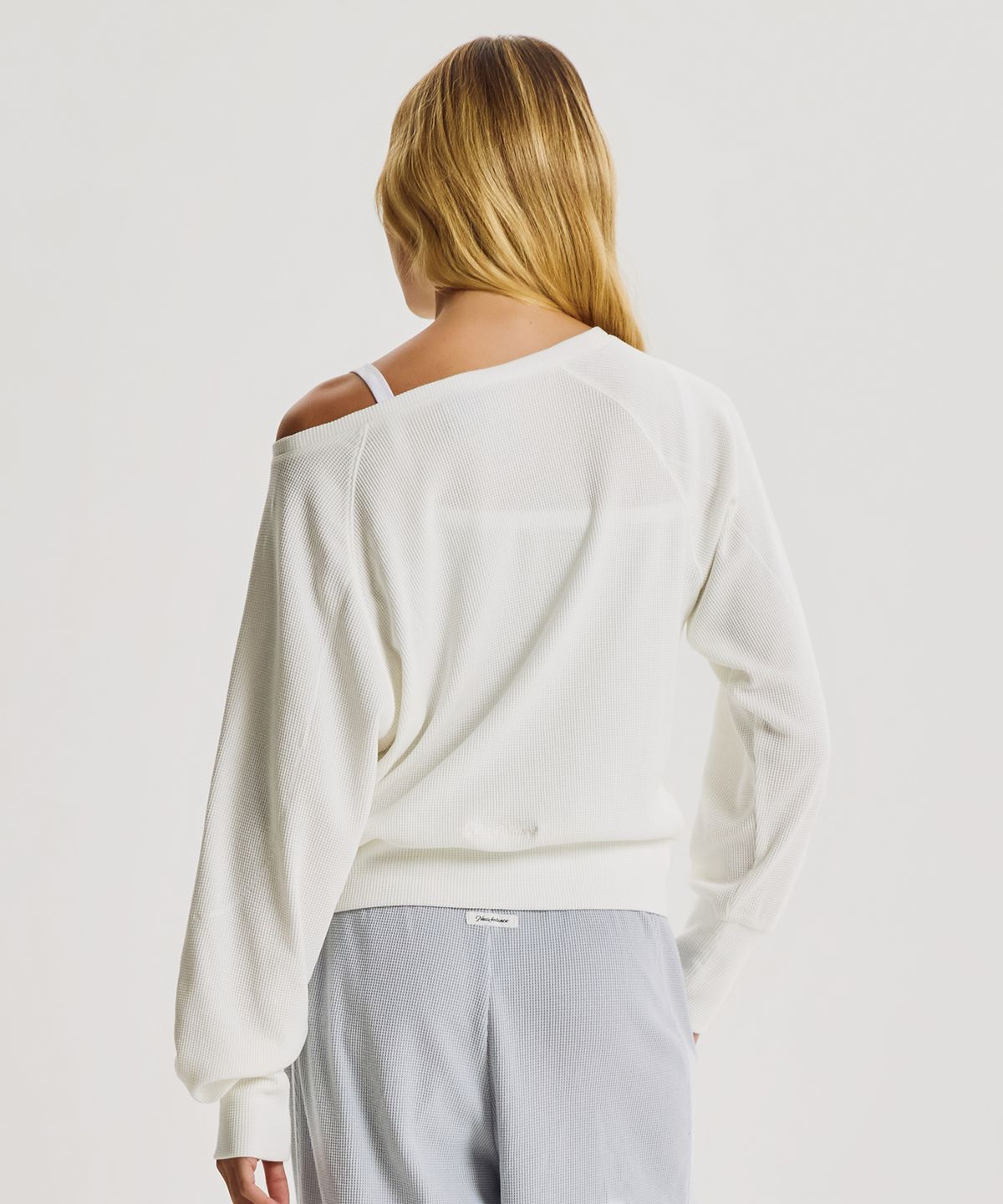 뉴발란스(NEW BALANCE) NBNCG3W112 / WOMEN AIRY 와플 맨투맨 (WHITE)