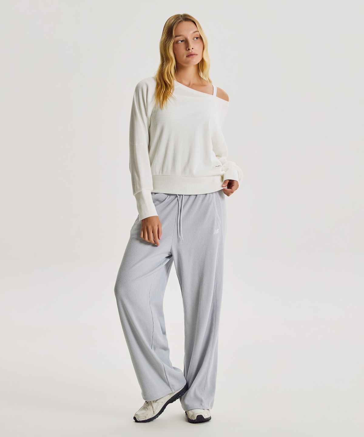 뉴발란스(NEW BALANCE) NBNCG3W112 / WOMEN AIRY 와플 맨투맨 (WHITE)
