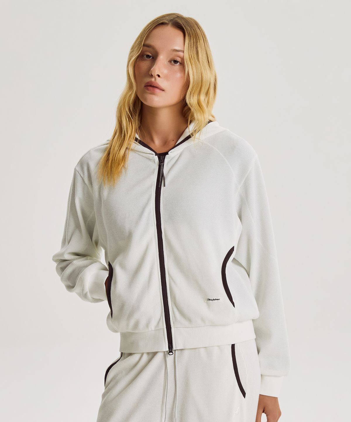 뉴발란스(NEW BALANCE) NBMDG3W812 / WOMEN AIRY 와플 후드집업 (CREAM)