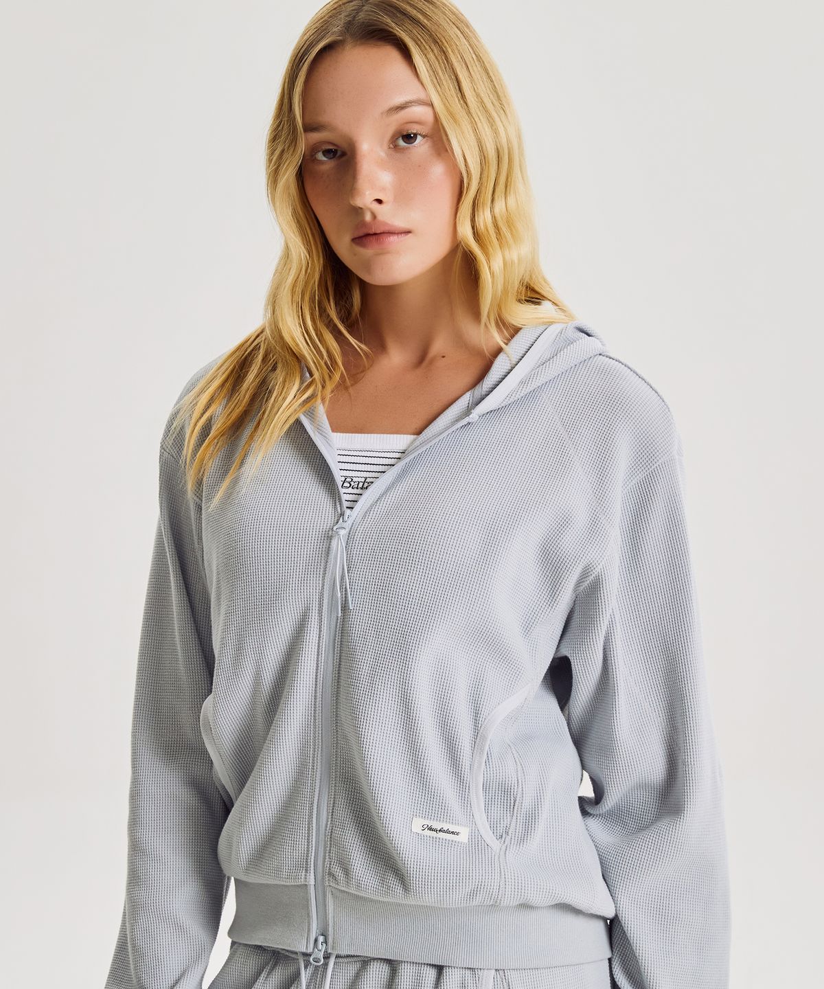 뉴발란스(NEW BALANCE) NBMDG3W812 / WOMEN AIRY 와플 후드집업 (L/BLUE)