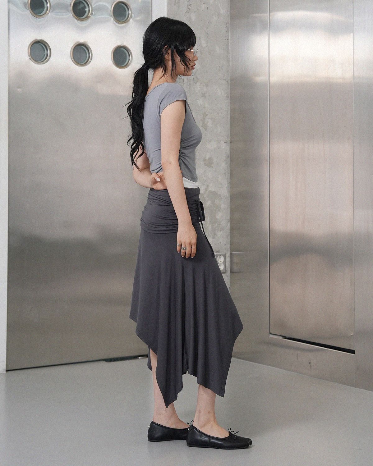 여린(YEORIN) Ash 2-WAY Drape Skirt (charcoal)