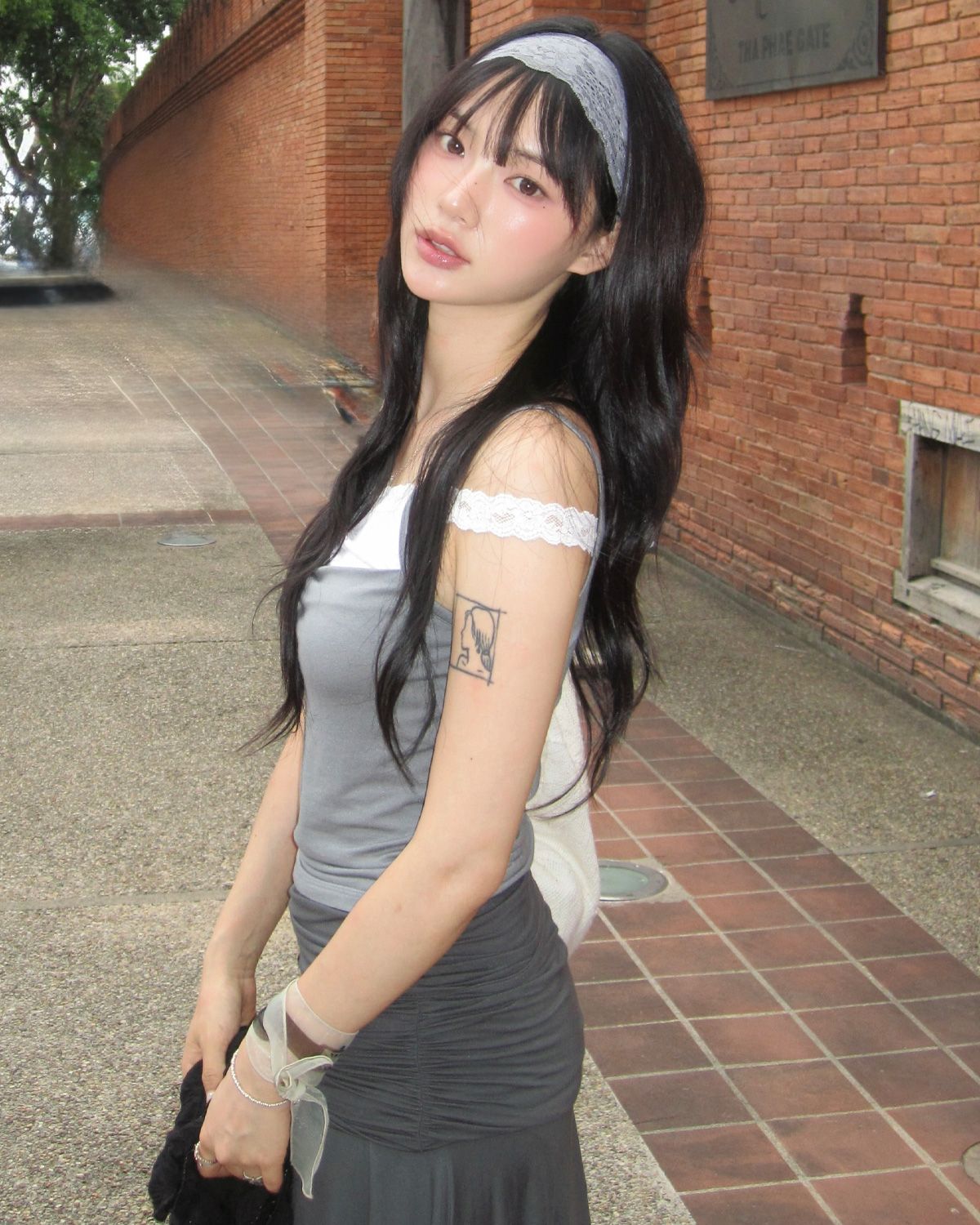 여린(YEORIN) Ash Layered Lace Cami (Grey)