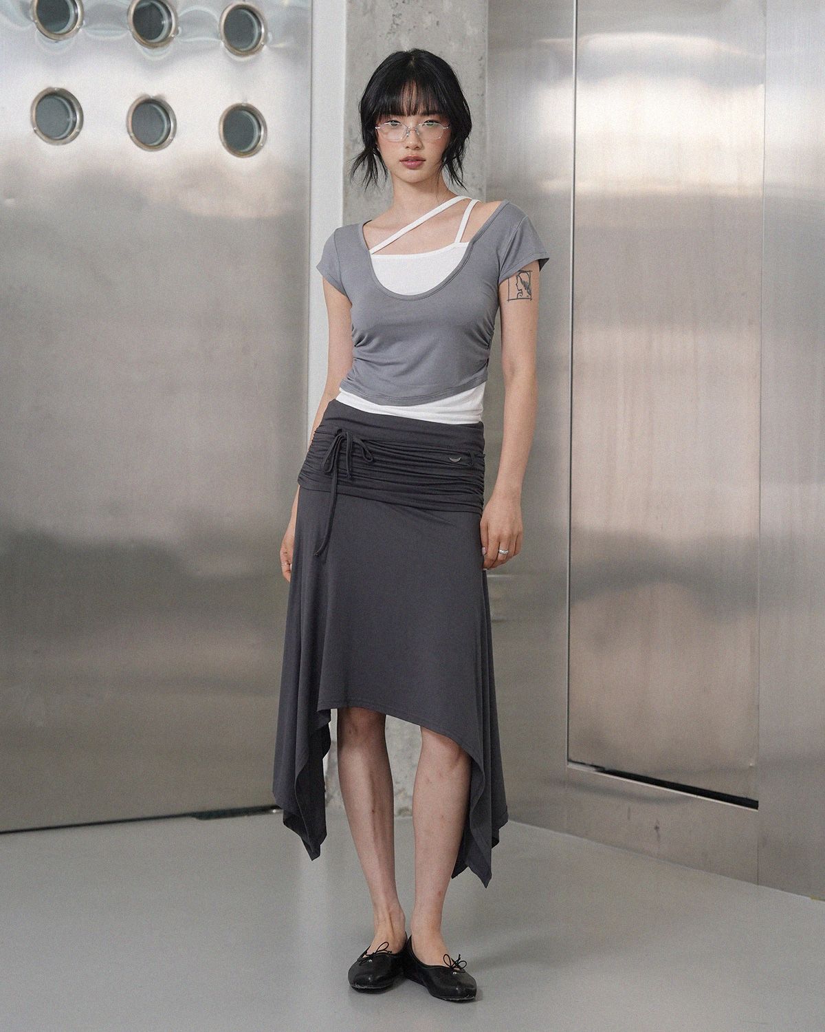 여린(YEORIN) Asymmetry Layered Tee (Grey)