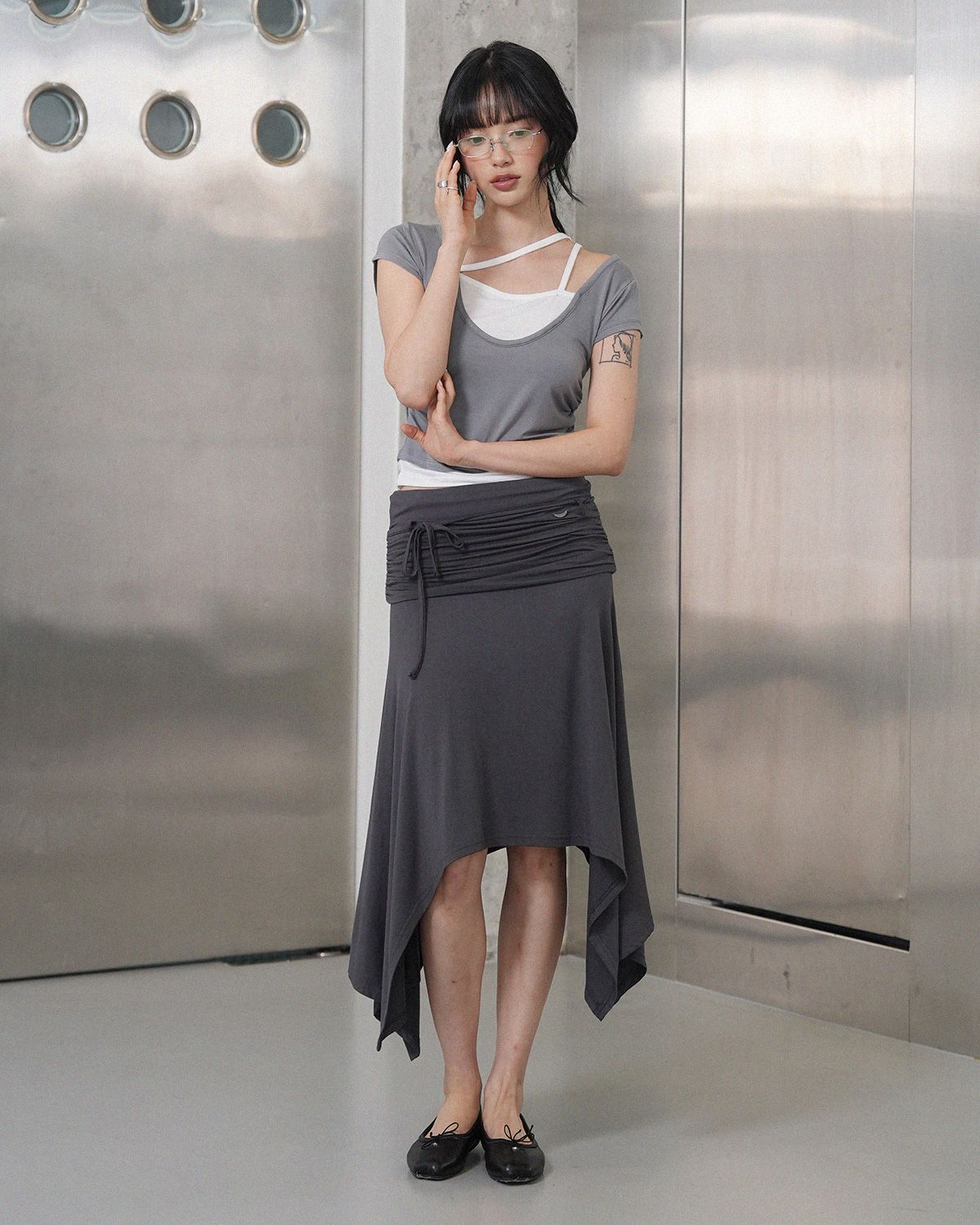 여린(YEORIN) Asymmetry Layered Tee (Grey)