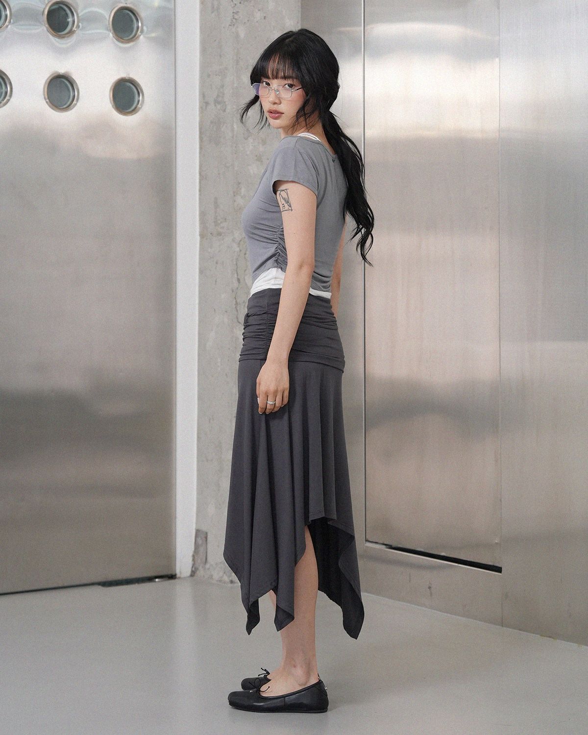 여린(YEORIN) Asymmetry Layered Tee (Grey)