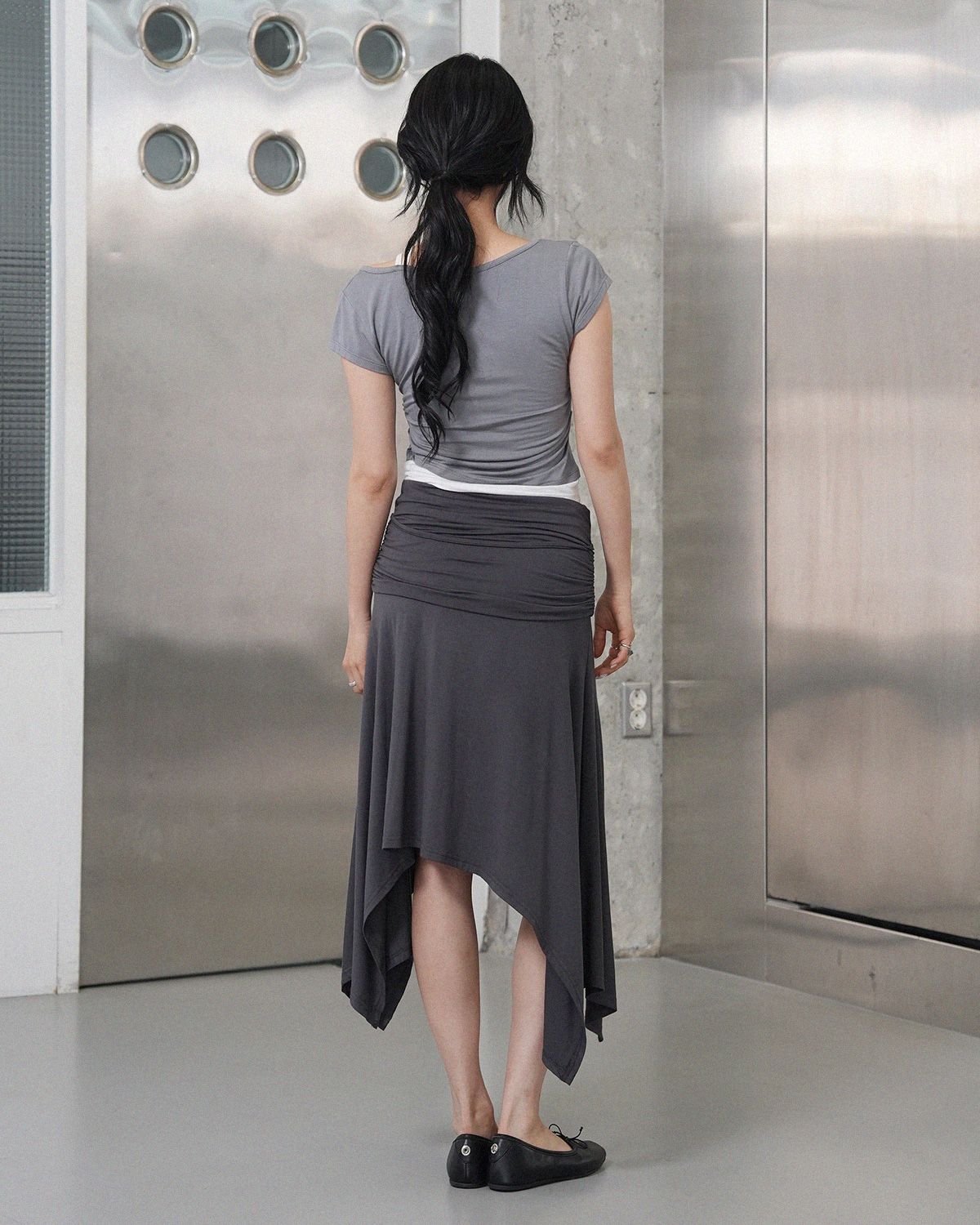 여린(YEORIN) Asymmetry Layered Tee (Grey)