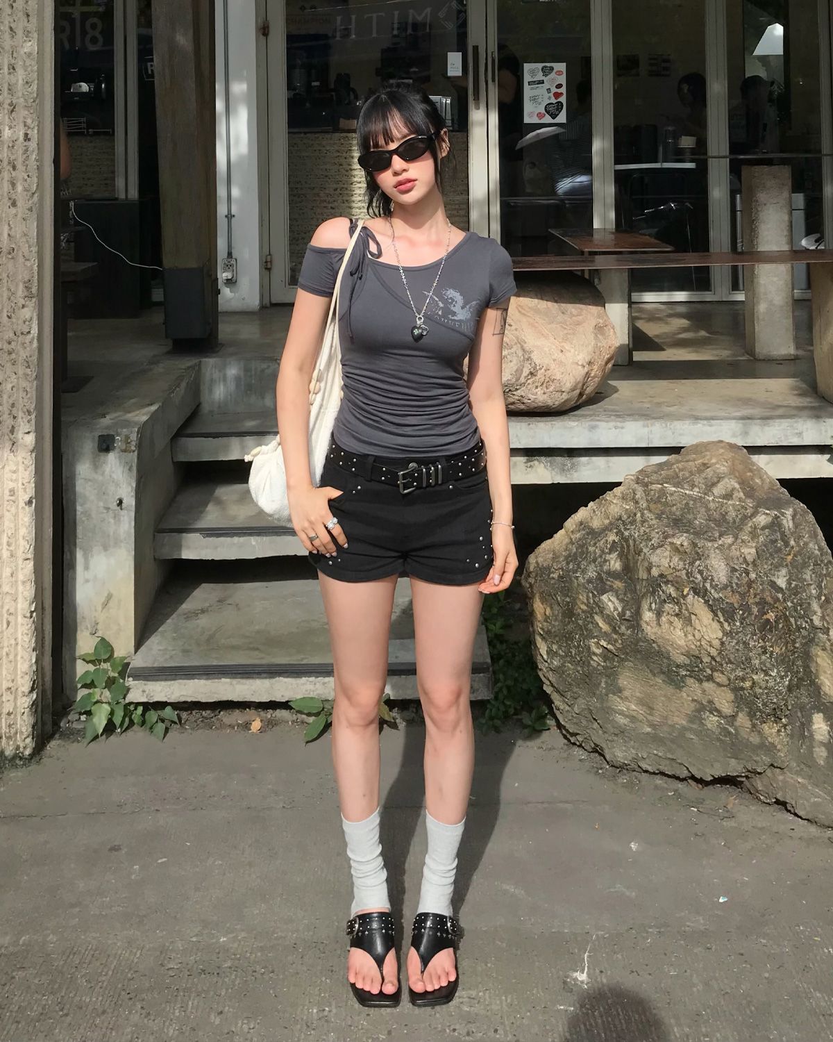 여린(YEORIN) Stud Low Rise Shorts (Black)