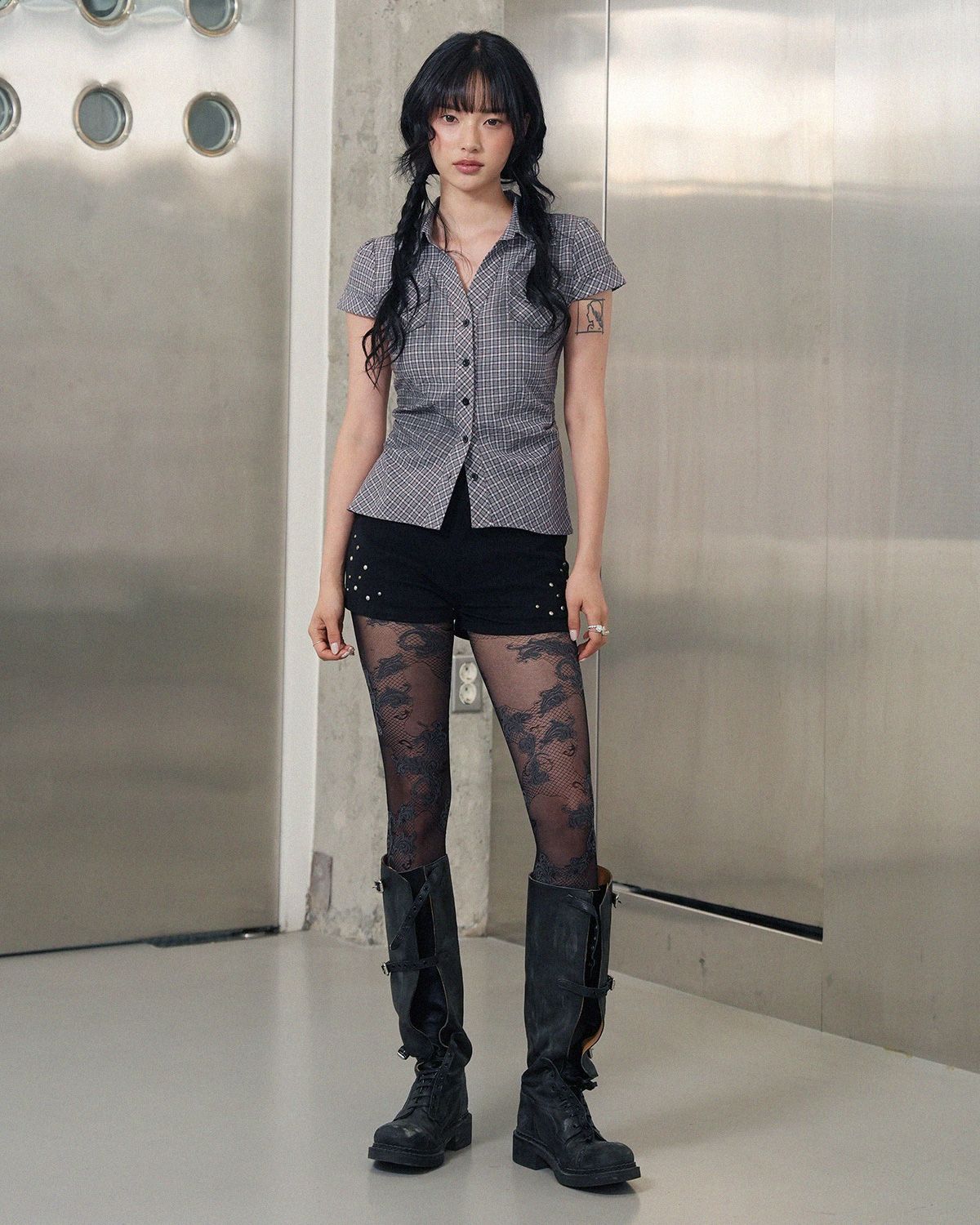 여린(YEORIN) Stud Low Rise Shorts (Black)