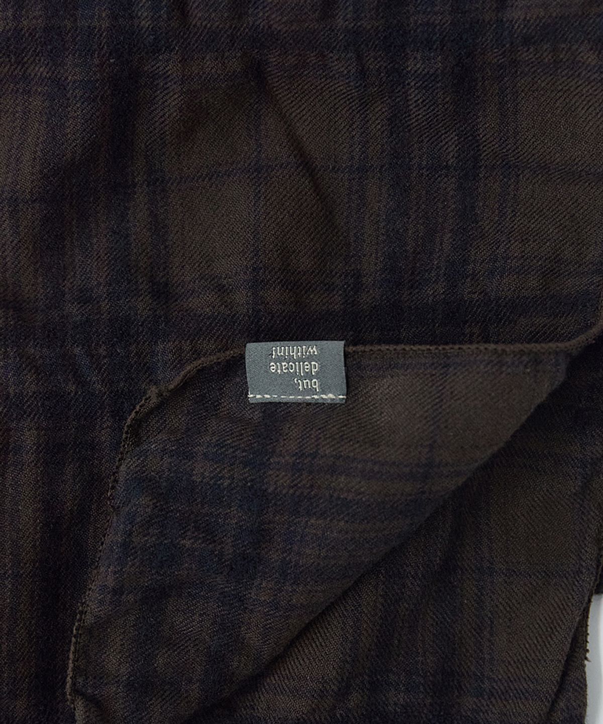 러프사이드(ROUGHSIDE) Crease Check Scarf Dark Brown