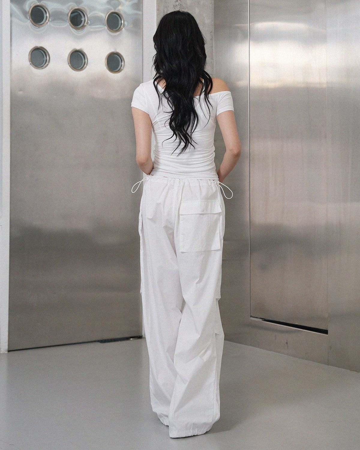 여린(YEORIN) String Parachute Pants (White)