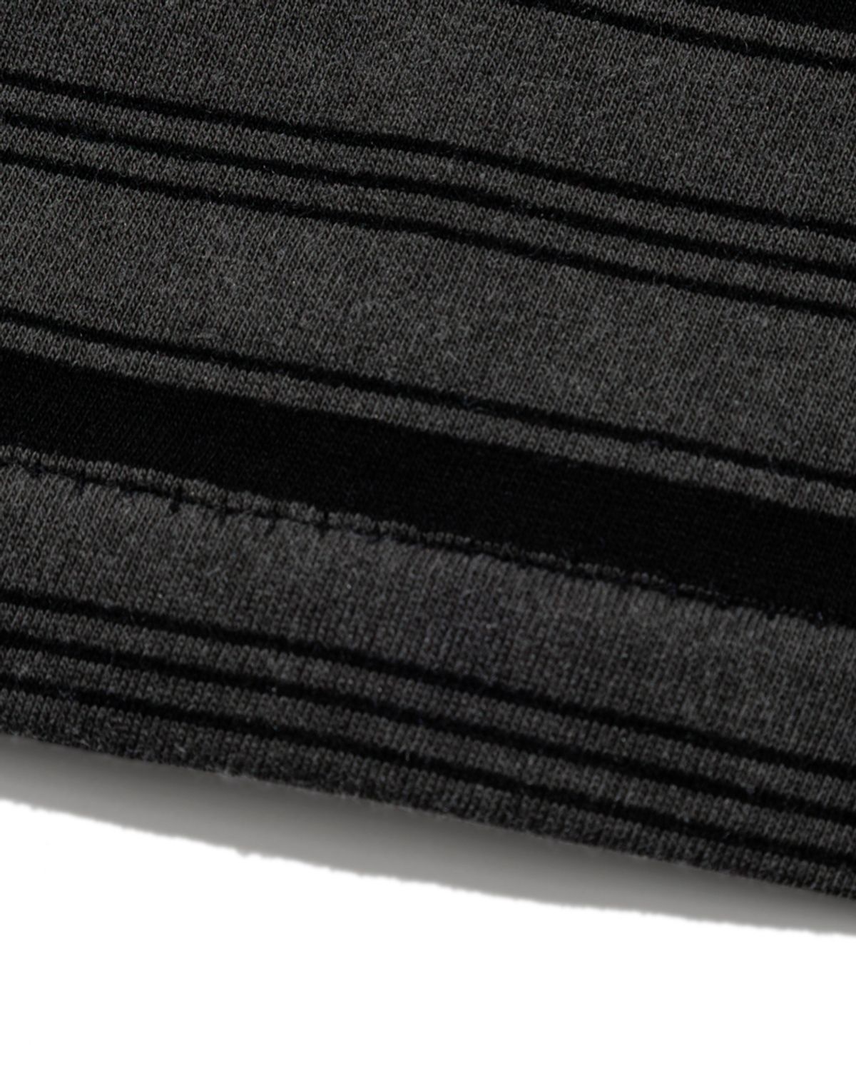 모아(MOAA) Multi-Stripe Single-Stitch T-Shirt (CHARCOAL)