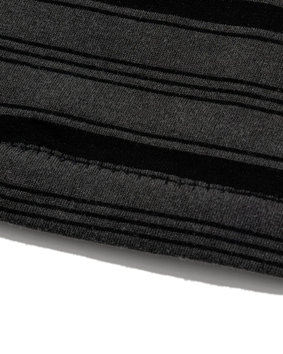 모아(MOAA) Multi-Stripe Single-Stitch T-Shirt (CHARCOAL)