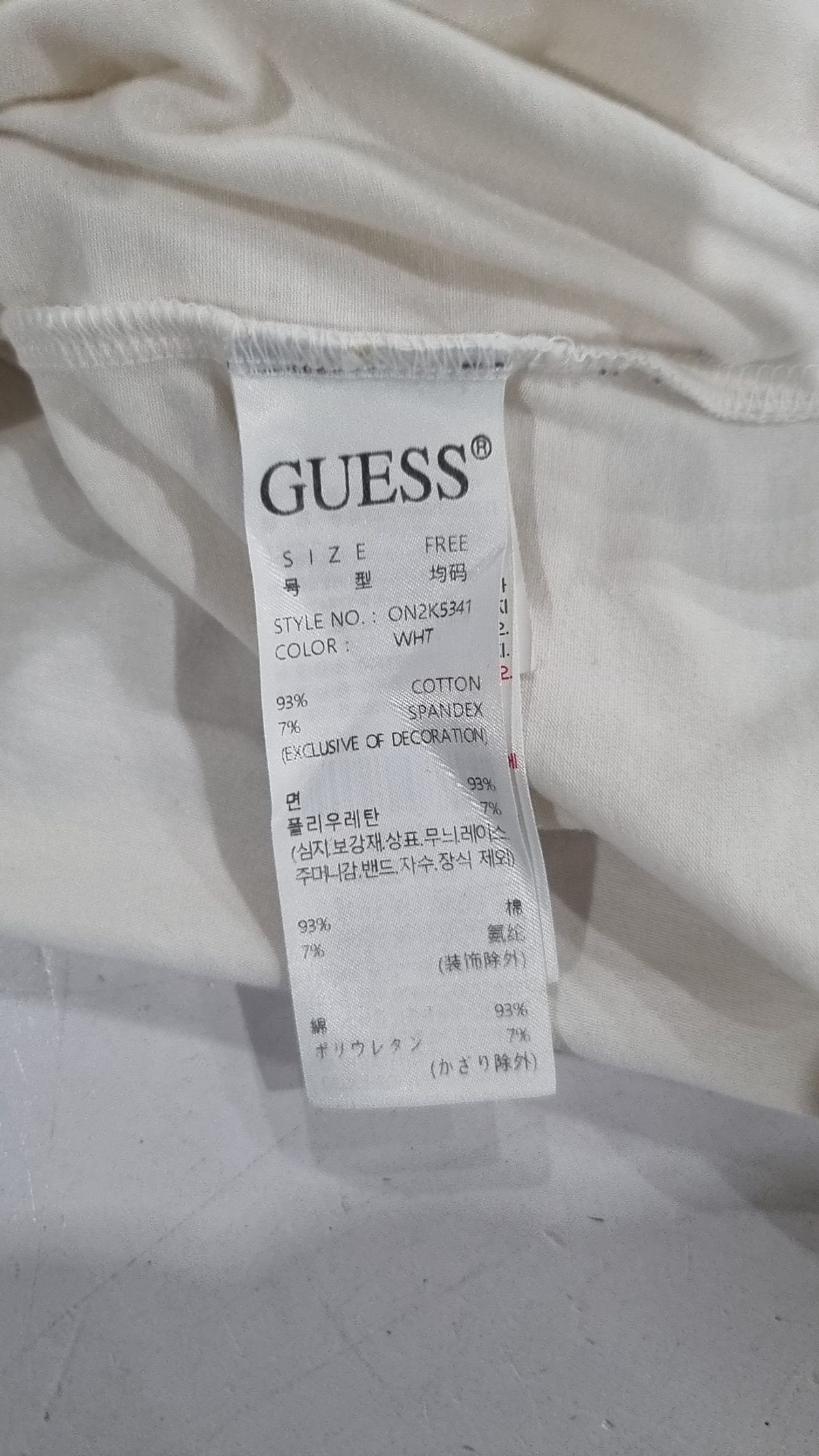 게스(GUESS) [POP] 배색 포인트 U넥 슬림핏 반팔티 FREE