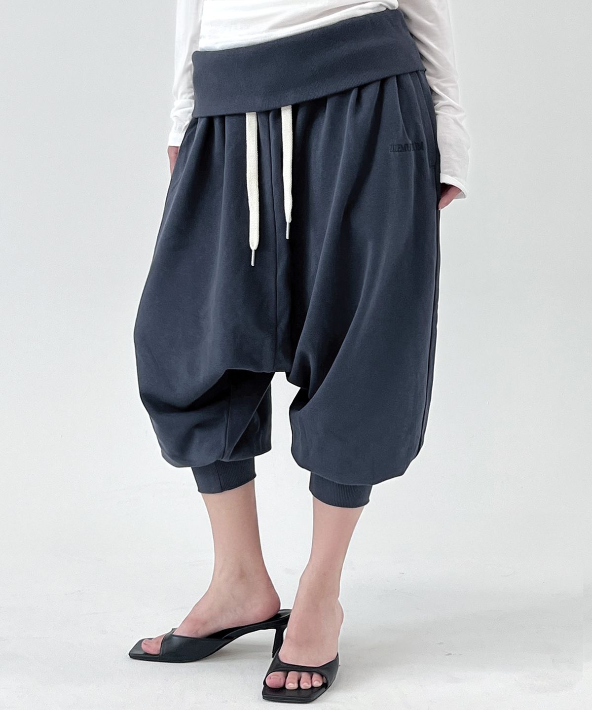 지제뮤지엄(ZIZEMUSEUM) BALLOON SWEATPANTS (NAVY)