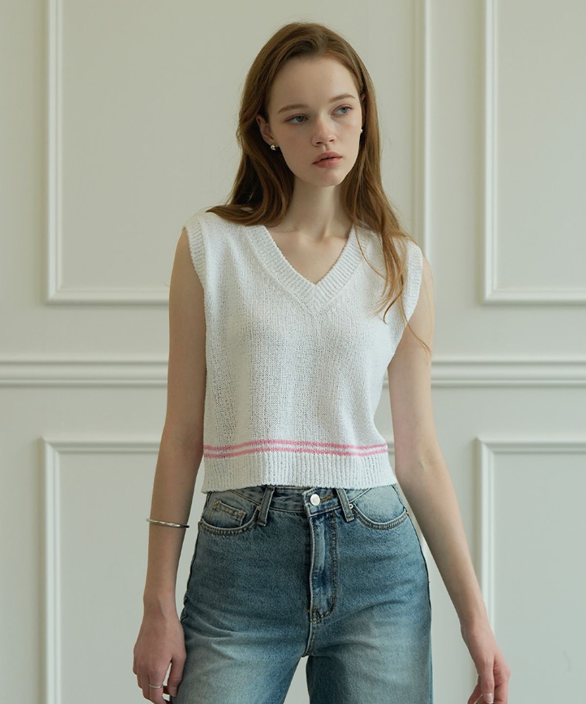 블레티(VLETI) Summer V-neck Color Matching Knit Sleeveless (White)