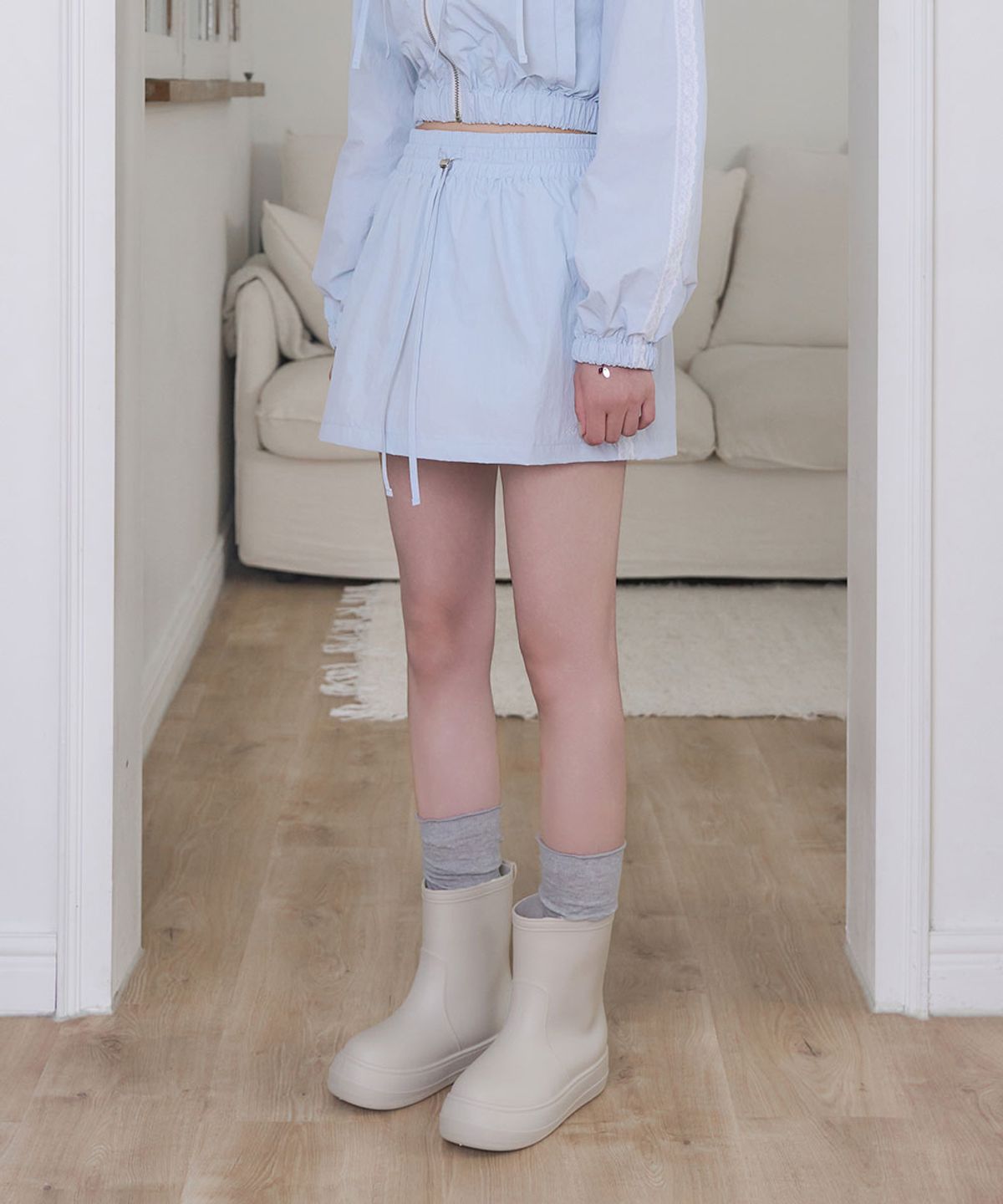 모아벨(MOABEL) ANORAK LACE SKIRT - BABY BLUE