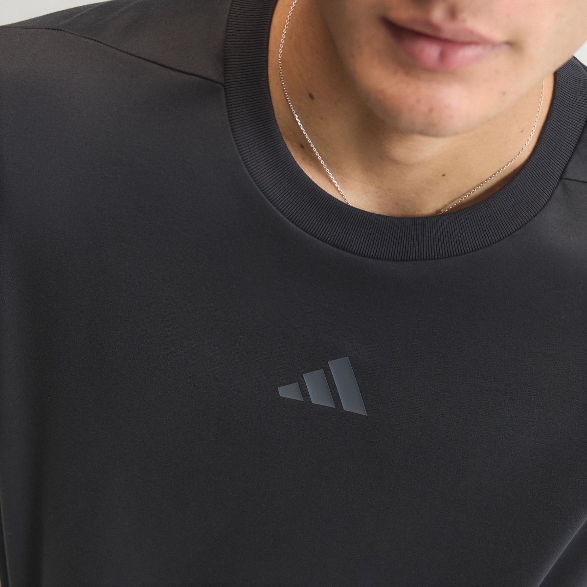 아디다스(ADIDAS) 아디다스 Z.N.E. 루즈 핏 티셔츠 KF3818