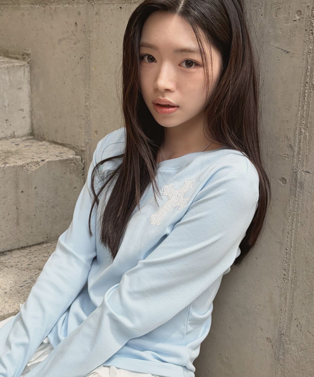로긴 앤 로지(ROGIN N ROSIE) Cross Motif Unbal Button Long Sleeve Light Blue