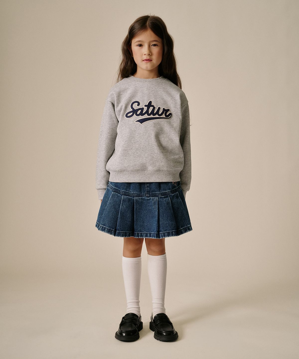 세터 키즈(SATUR KIDS) (K) 로고 아플리케 스웨트셔츠 멜란지 그레이