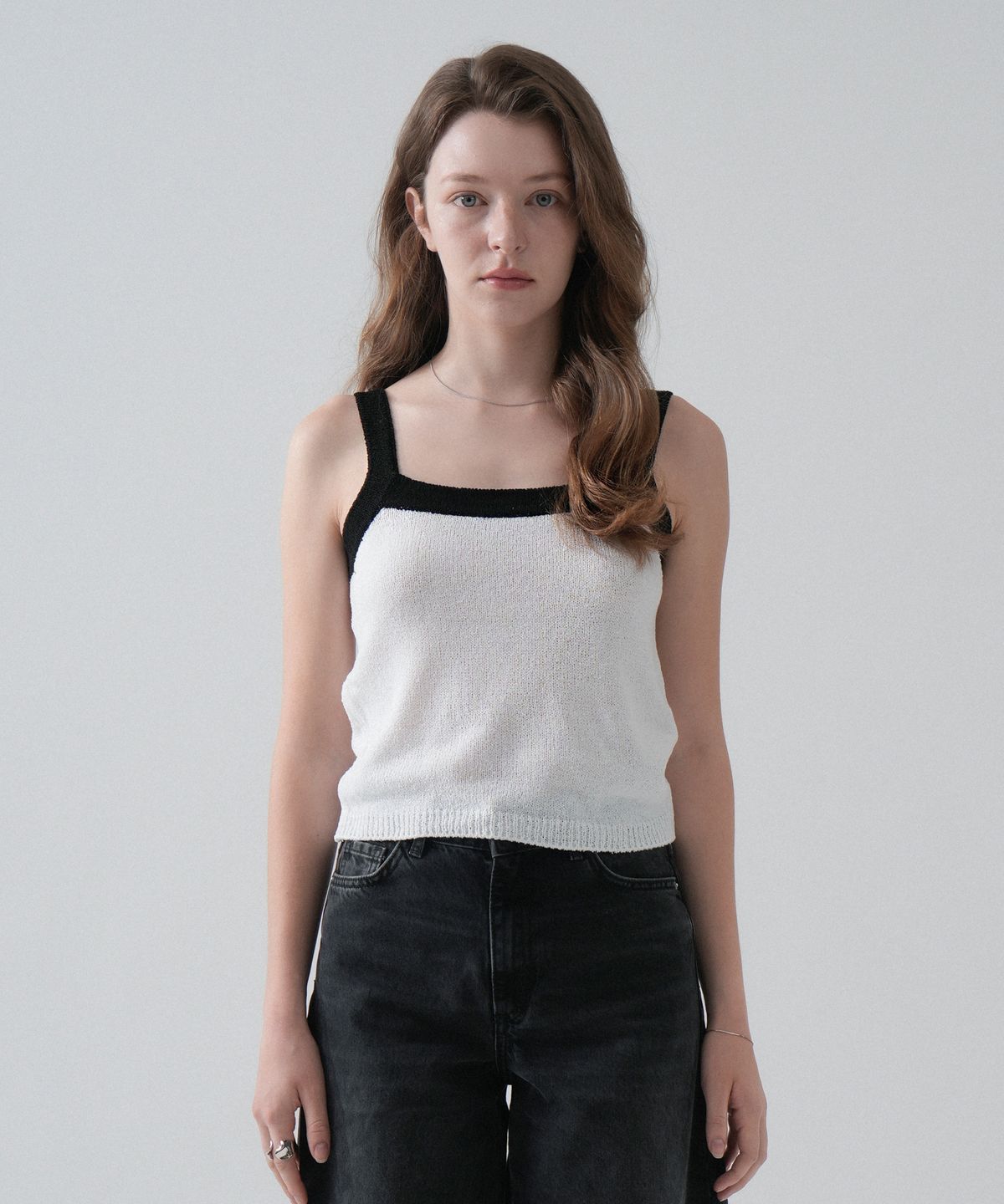 블레티(VLETI) Summer Square Color Matching Knit Sleeveless (White)
