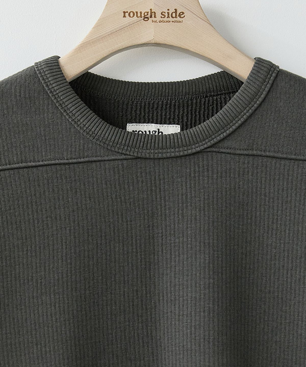 러프사이드(ROUGHSIDE) Fumble Long Sleeve Dark Brown