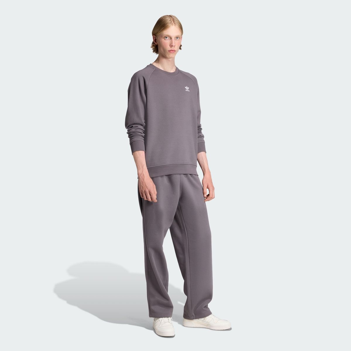 아디다스(ADIDAS) 트레포일 에센셜 크루 스웨트셔츠 JW3525